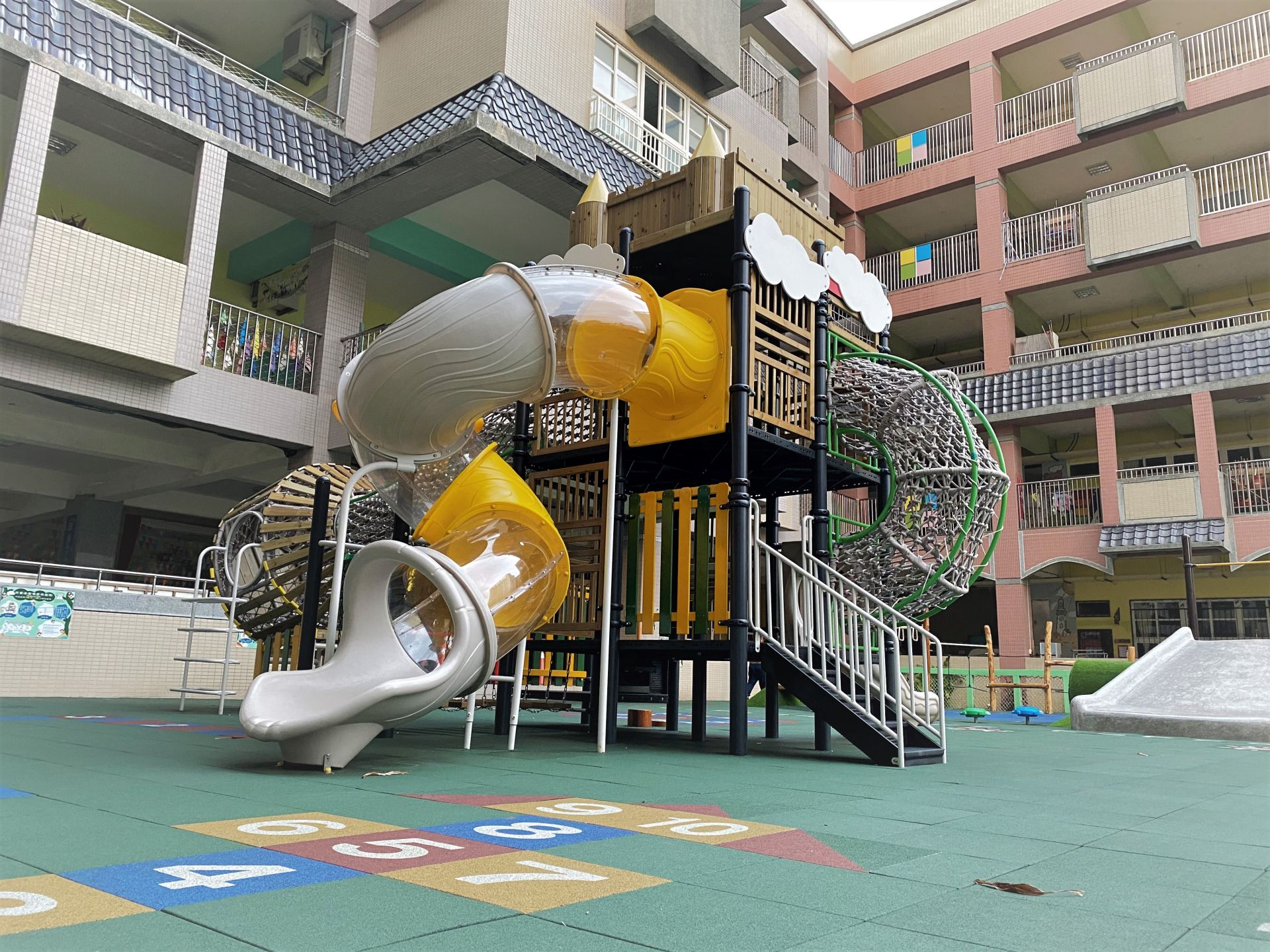 桃園市桃園區新埔國民小學 潤鉅遊樂公司 遊具 體健 鞦韆